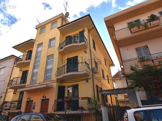 Ufficio in vendita di 86 m² in Via Monte San Michele