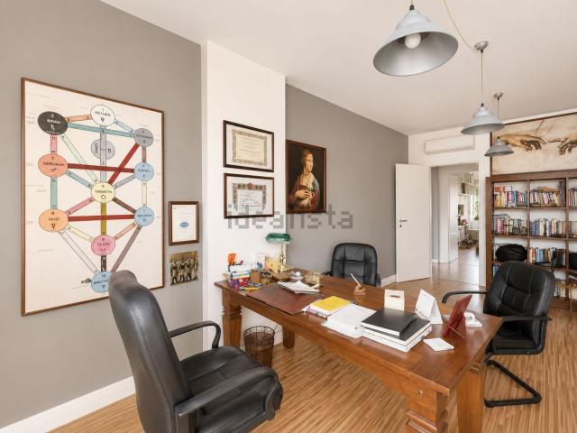 Ufficio in vendita di 87 m² in Via Lagrange, 28