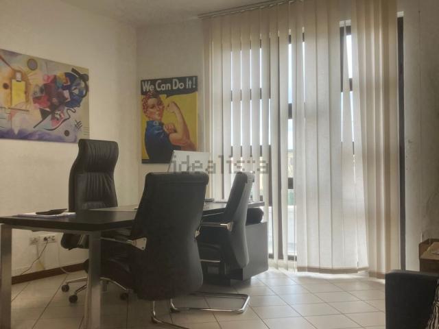 Ufficio in vendita di 87 m² in Via Lando Landucci, 33