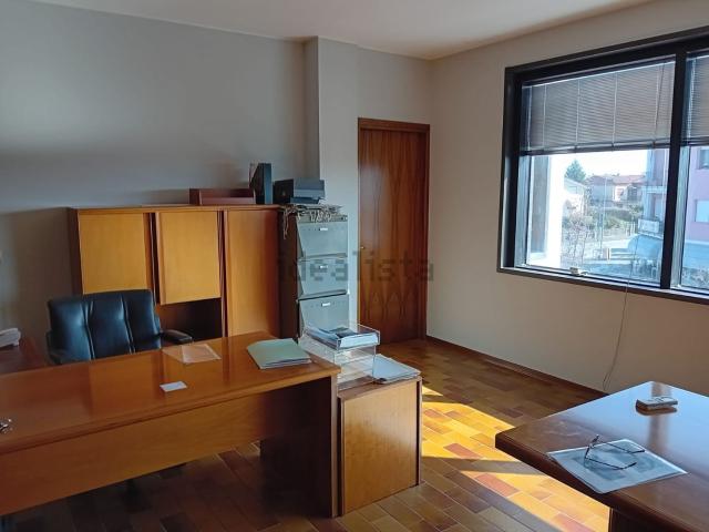 Ufficio in vendita di 87 m² in Via Santissima Trinità