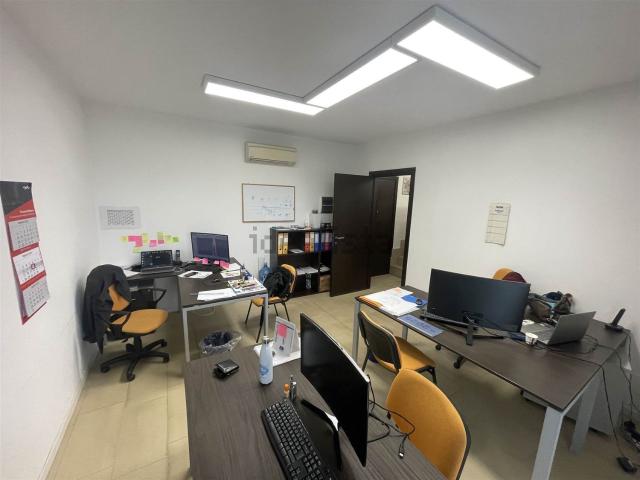 Ufficio in vendita di 89 m² in Via Anna Magnani