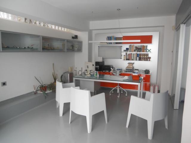 Ufficio in vendita di 89 m² in Via Benedetto Cairoli, 16