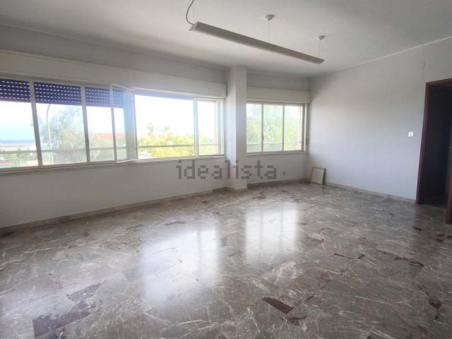 Ufficio in vendita di 89 m² in Via Ludovico Ariosto, 19