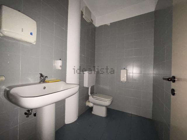 Ufficio in vendita di 89 m² in Via Vicenza