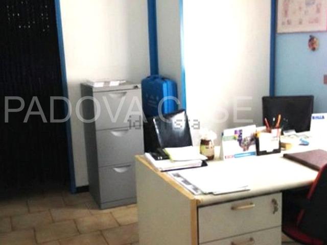 Ufficio in vendita di 90 m² in Via Altichiero