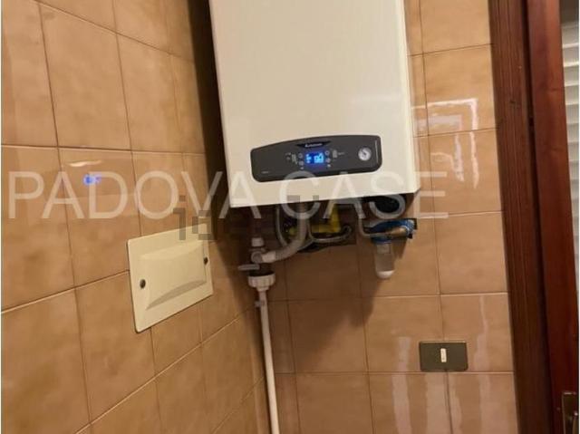 Ufficio in vendita di 90 m² in Via Altichiero