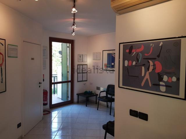 Ufficio in vendita di 90 m² in Via Bassa