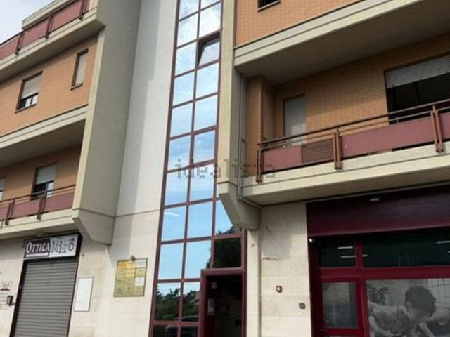 Ufficio in vendita di 90 m² in Via Grecia, 28