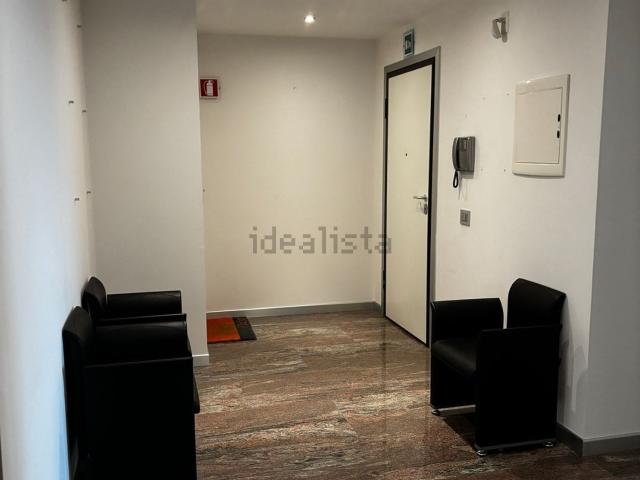 Ufficio in vendita di 90 m² in Via Fratelli Rondina
