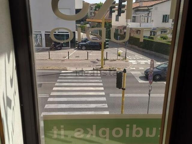 Ufficio in vendita di 90 m² in Via MARCONI, 87