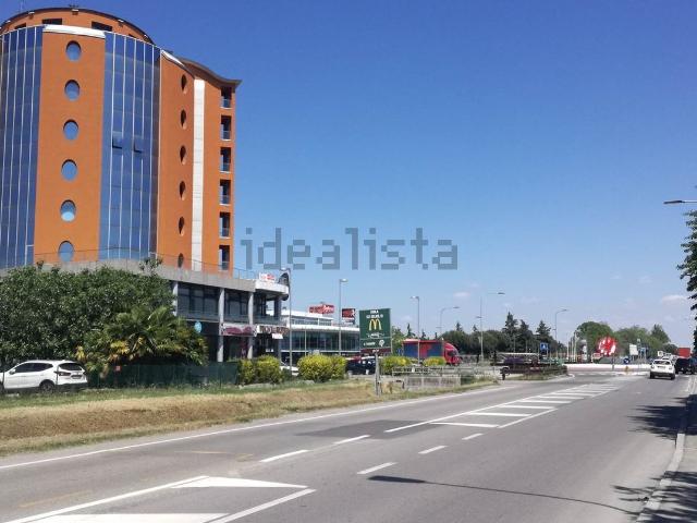 Ufficio in vendita di 90 m² in Via Selice