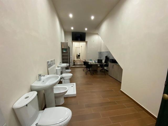 Ufficio in vendita di 90 m² in Corso Umberto I, 85