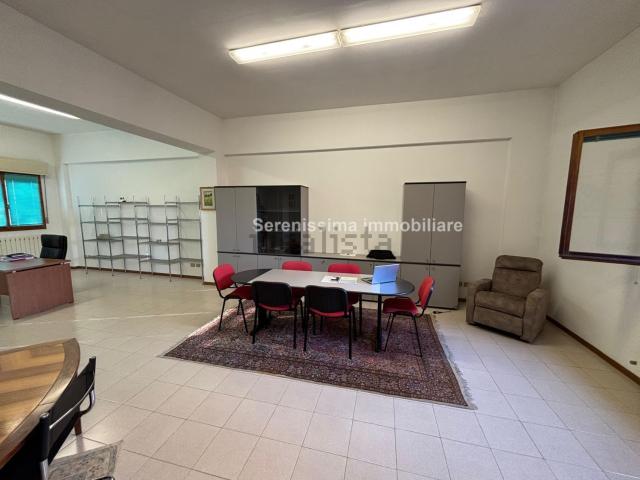 Ufficio in vendita di 90 m² in Corso XXI Gennaio