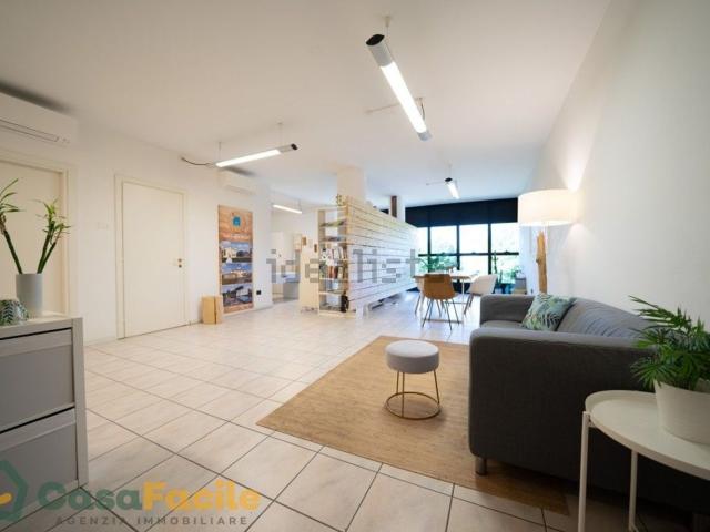 Ufficio in vendita di 90 m² in Corso c.b. Cavour, 76