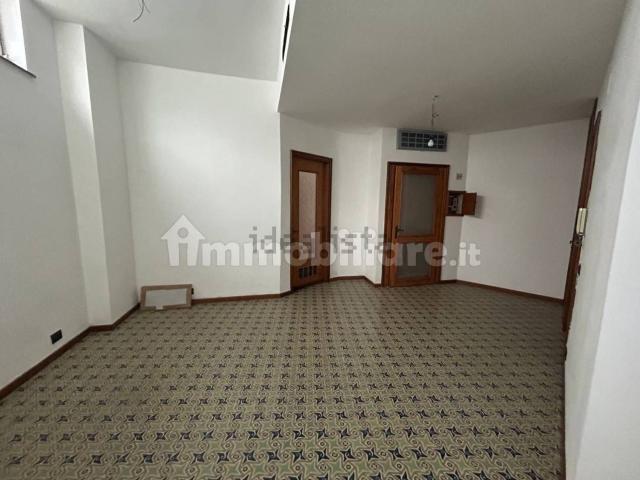 Ufficio in vendita di 90 m² in Corso IV Novembre