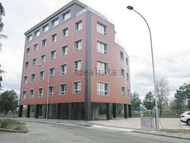 Ufficio in vendita di 91 m² in Via Caduti di Amola