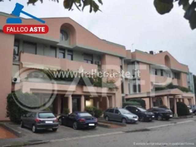 Ufficio in vendita di 91 m² in Via Giacomo Zanella, 6