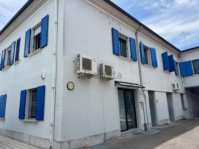 Ufficio in vendita di 91 m² in Via Melozzo da Forlì, 36