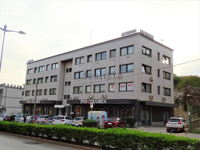 Ufficio in vendita di 91 m² in Viale Teracati