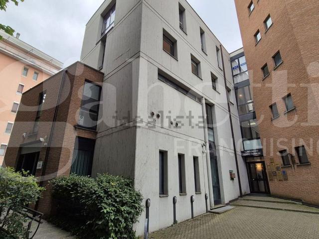 Ufficio in vendita di 91 m² in Strada Farnesiana, 9