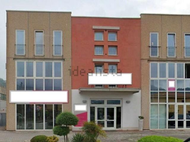 Ufficio in vendita di 92 m² in Via Novara