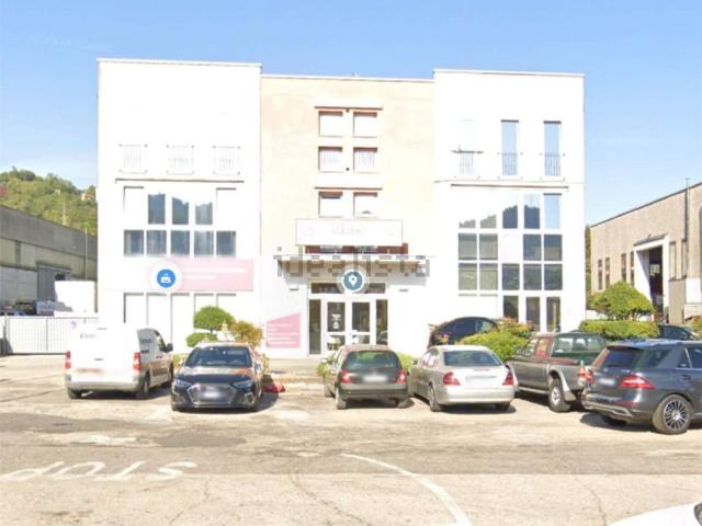 Ufficio in vendita di 92 m² in Via Novara, 2