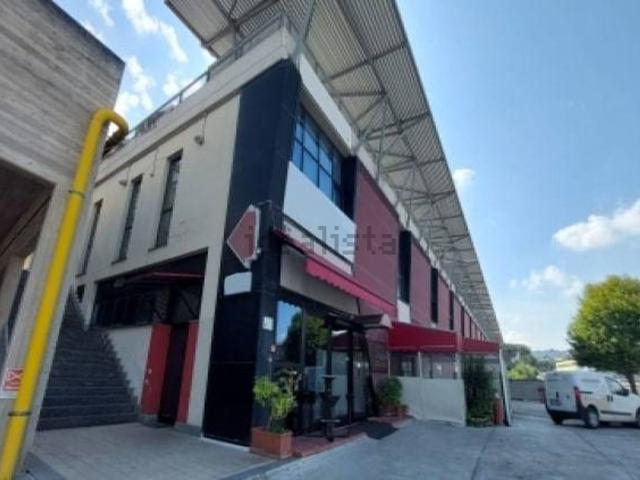 Ufficio in vendita di 92 m² in Viale dell&apos Industria, 310