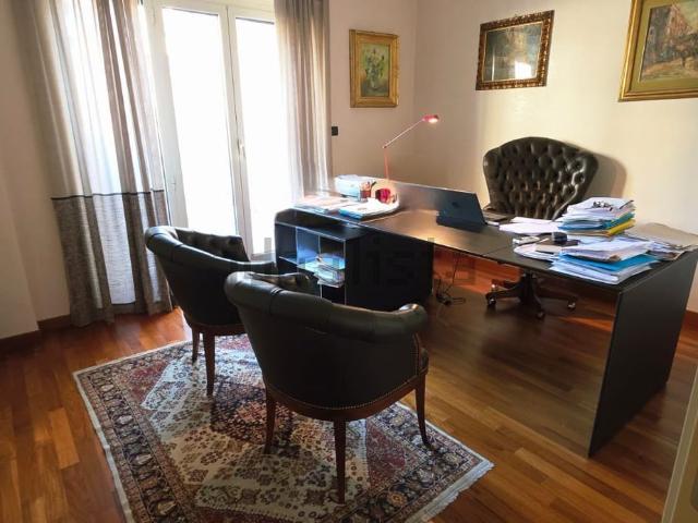 Ufficio in vendita di 95 m² in Via Balilla, 16