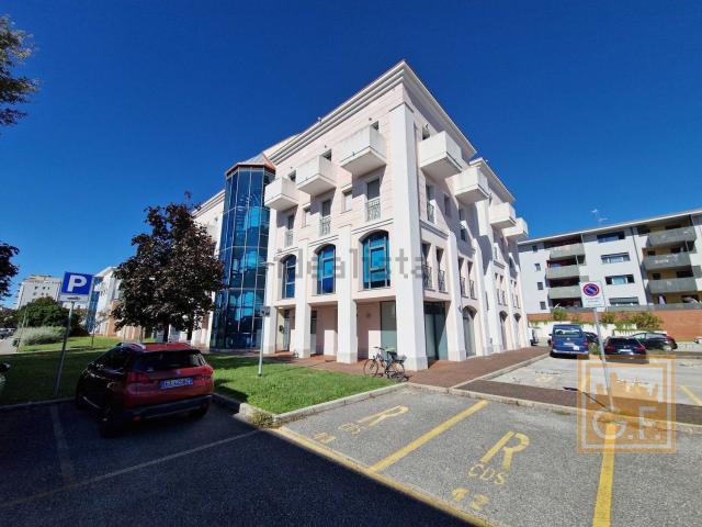 Ufficio in vendita di 95 m² in Piazzale Salvo d&apos Acquisto, 11