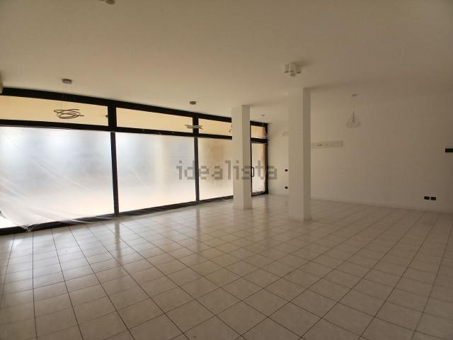 Ufficio in vendita di 96 m² in Via Combattenti per l&apos Italia