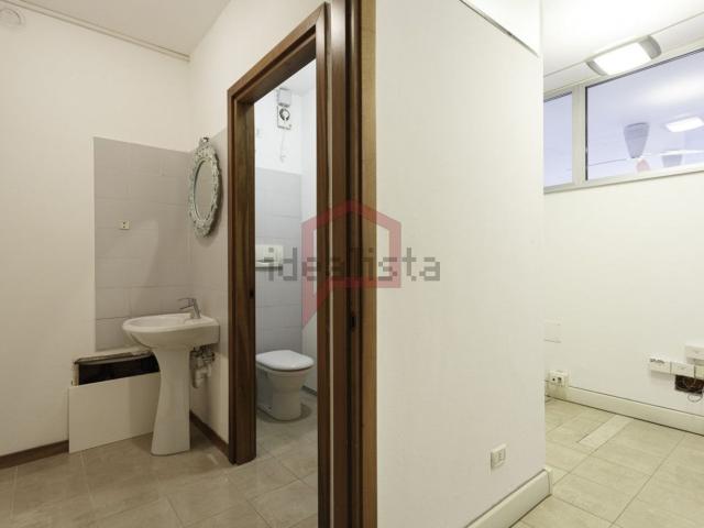 Ufficio in vendita di 97 m² in Via Torre Belfredo