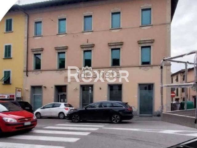 Ufficio in vendita di 986 m² in Via IV Novembre