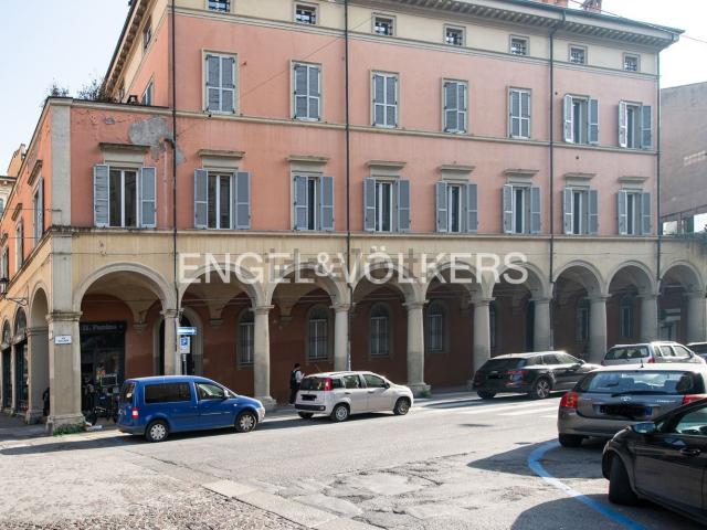 Ufficio in vendita di 982 m² in Via Galliera, 89
