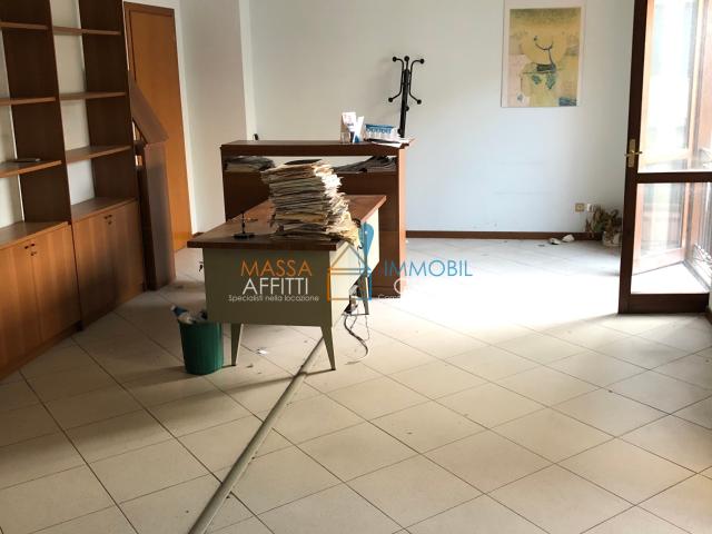 Ufficio in vendita in via roma 145, Montignoso