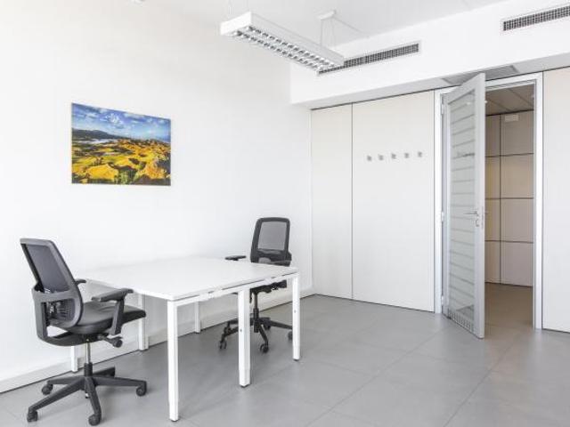 Ufficio privato in affitto per 2 persone a Napoli, Centro Garibaldi