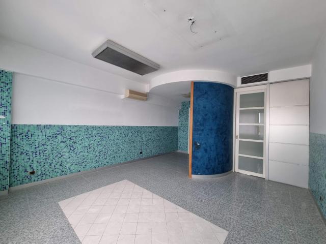 Ufficio ristrutturato, Massa centro