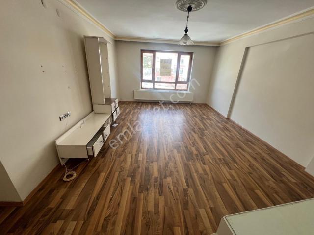 Ufuktepe Pazarı Yakını Asansörlü Katta Ön Cephe Kiralık
