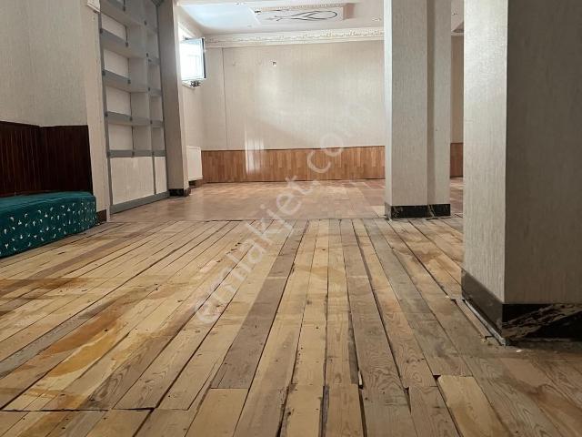 Ufuktepede Geniş M2 Li Kiralık Dükkan