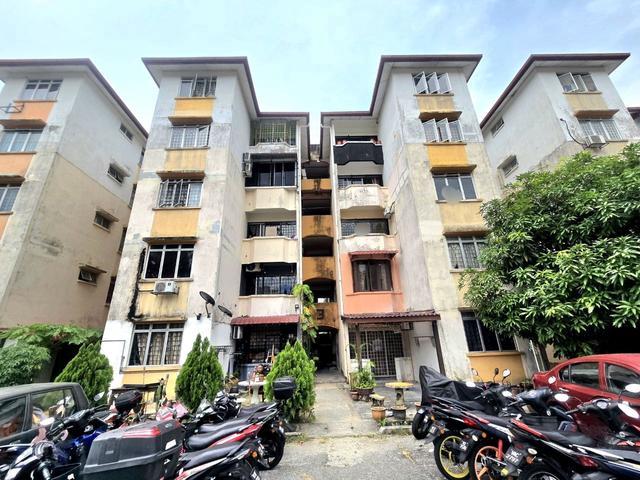 Ukay Perdana Sri Melor Apartment 3R2B Kitchen cabinet Air Cond