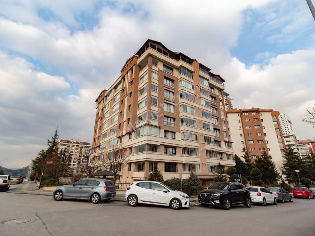 Çukurambar'da Şehir Manzaralı 6+1 Satılık Dubleks