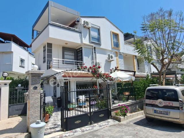 Çukuraltı Mahallesi Satılık 4+1 Geniş Teraslı Yazlıkyakın Bakımlı Lüks Yazlık Otoparklı Alan Kazanır