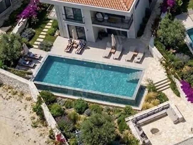 ÇUKURBAĞ'da 466 m2 arsa 4+1 Müstakil Havuzlu Resmi Villa