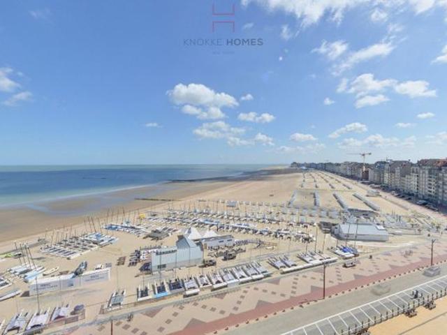 Uitzonderlijk dakappartement met panoramisch zeezicht in.