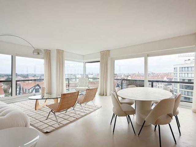 Uitzonderlijk HOEKAPPARTEMENT gelegen op het Albertplein.