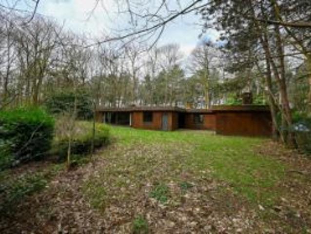Uitzonderlijk villa perceel gelegen in residentiële villa o