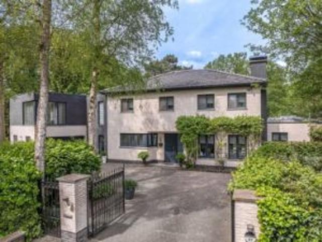 Uitzonderlijke villa met potentieel in residentiële wijk