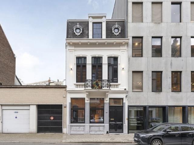 Uitzonderlijke woning te koop voor 1499000 euro met 3 slaapkamers