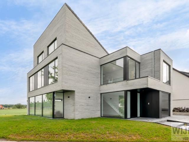 Uitzonderlijke woning te koop voor 1190000 euro met 6 slaapkamers