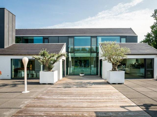 Uitzonderlijke woning te koop voor 2975000 euro met 5 slaapkamers