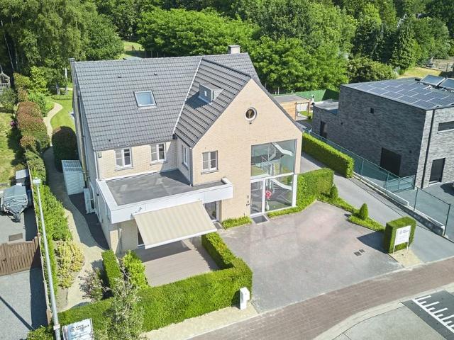 Uitzonderlijke woning te koop voor 895000 euro met 5 slaapkamers